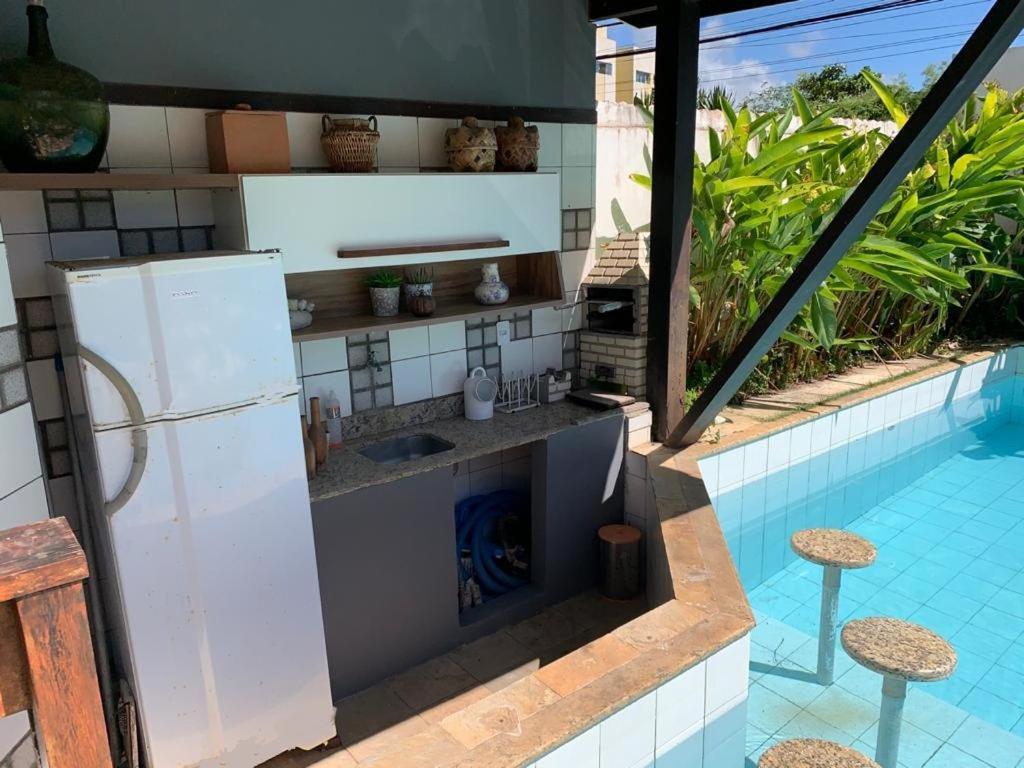 Casa de temporada 4 quartos sendo 2 suítes em Vilas do Atlântico - 200 m da praia e 6 km da capital Lauro de Freitas Extérieur photo
