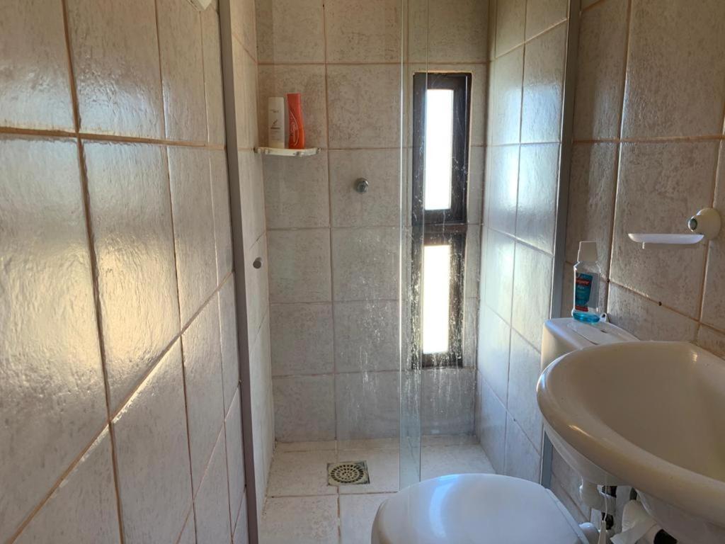 Casa de temporada 4 quartos sendo 2 suítes em Vilas do Atlântico - 200 m da praia e 6 km da capital Lauro de Freitas Extérieur photo